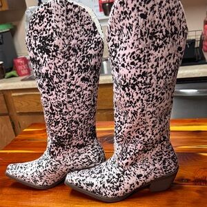 Source Unknown Pink and Black Patterned Heeled Boots BB1